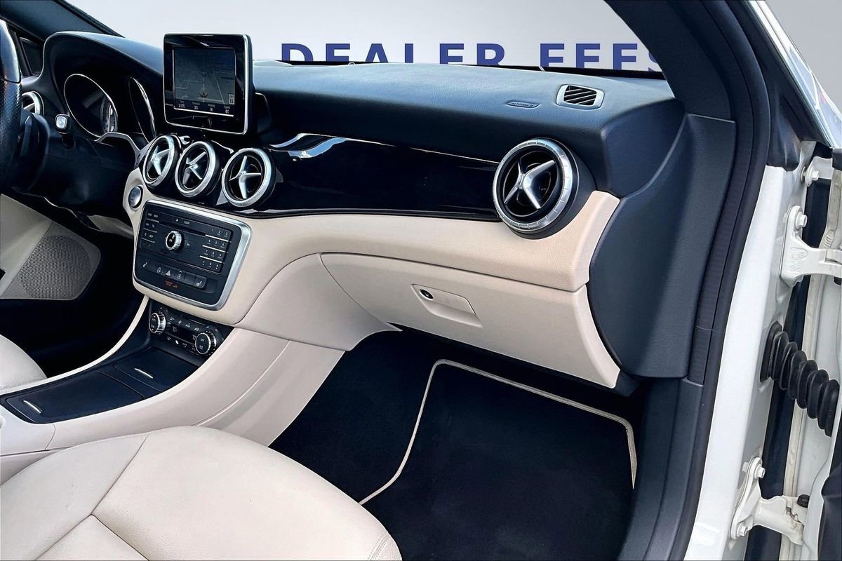 Used 2015 Mercedes-Benz CLA 250 image 26