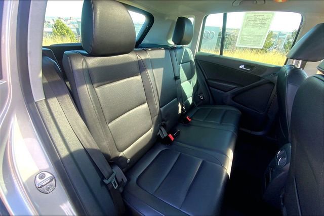 Used 2012 Volkswagen Tiguan SE image 19