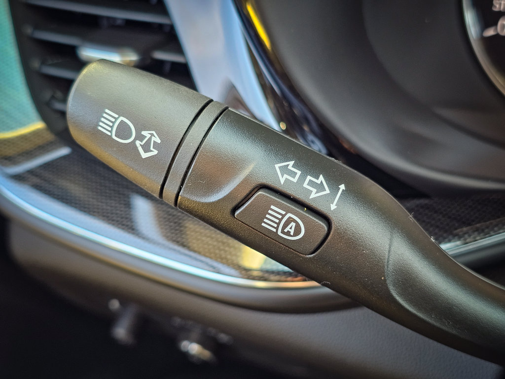 Used 2023 Buick Envision Essence AWD/4WD image 19