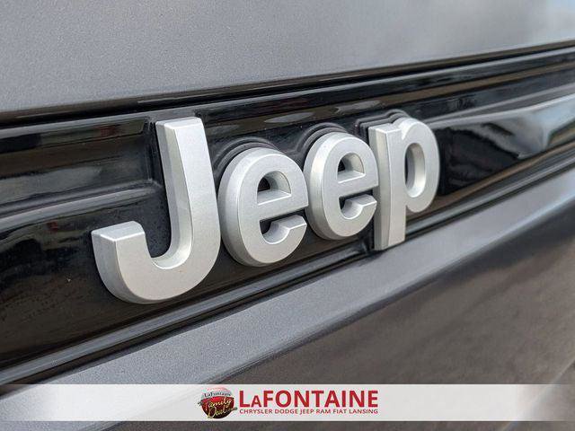 Certified 2024 Jeep Grand Cherokee Limited AWD/4WD image 11