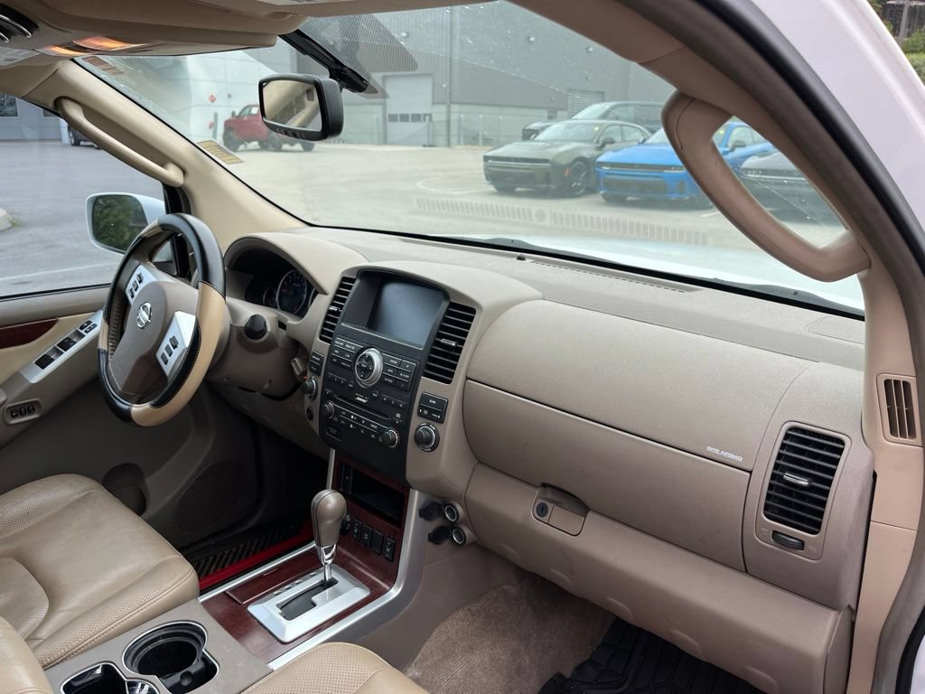 Used 2010 Nissan Pathfinder LE AWD/4WD image 12