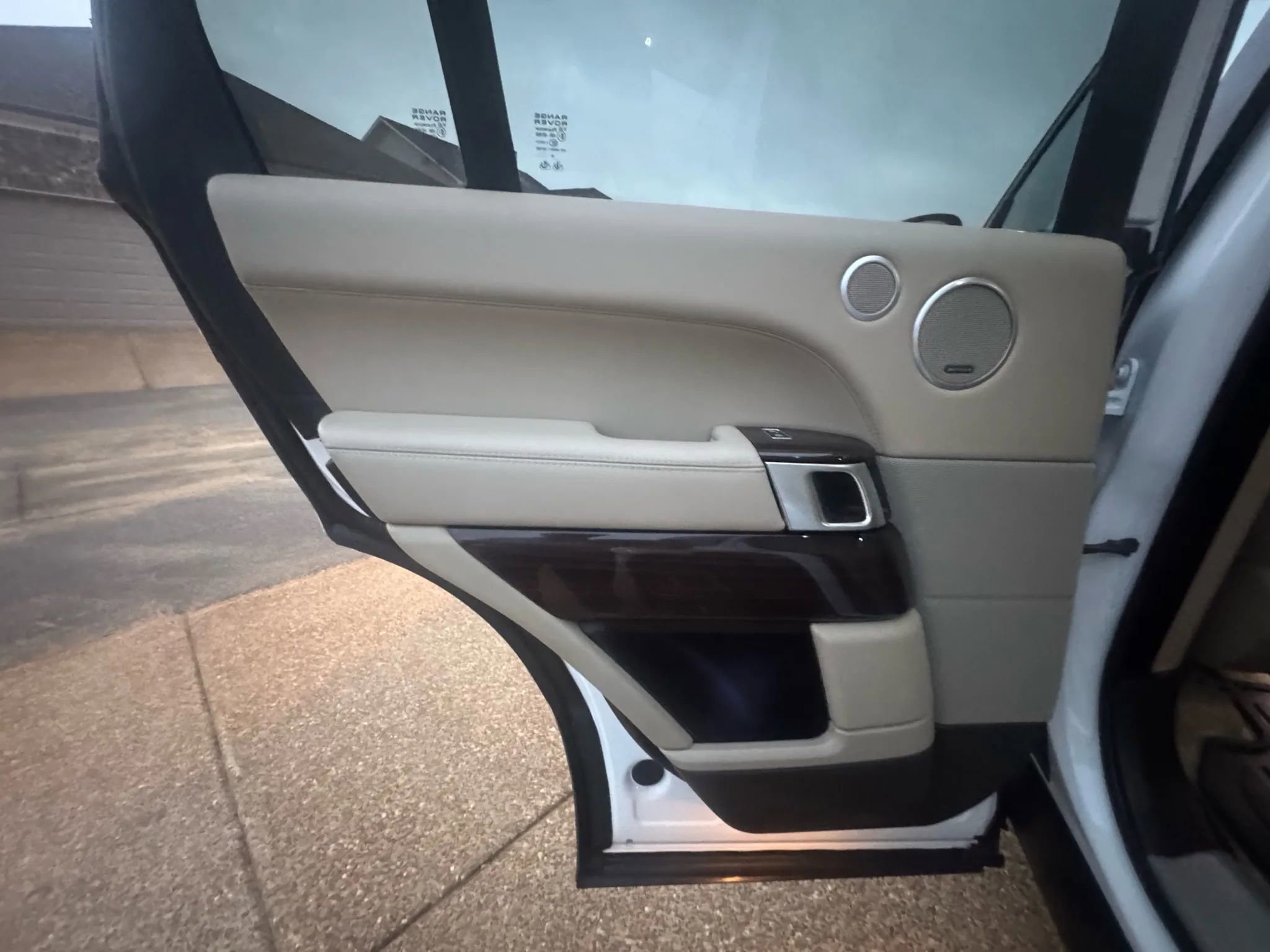 Used 2016 Land Rover Range Rover image 28