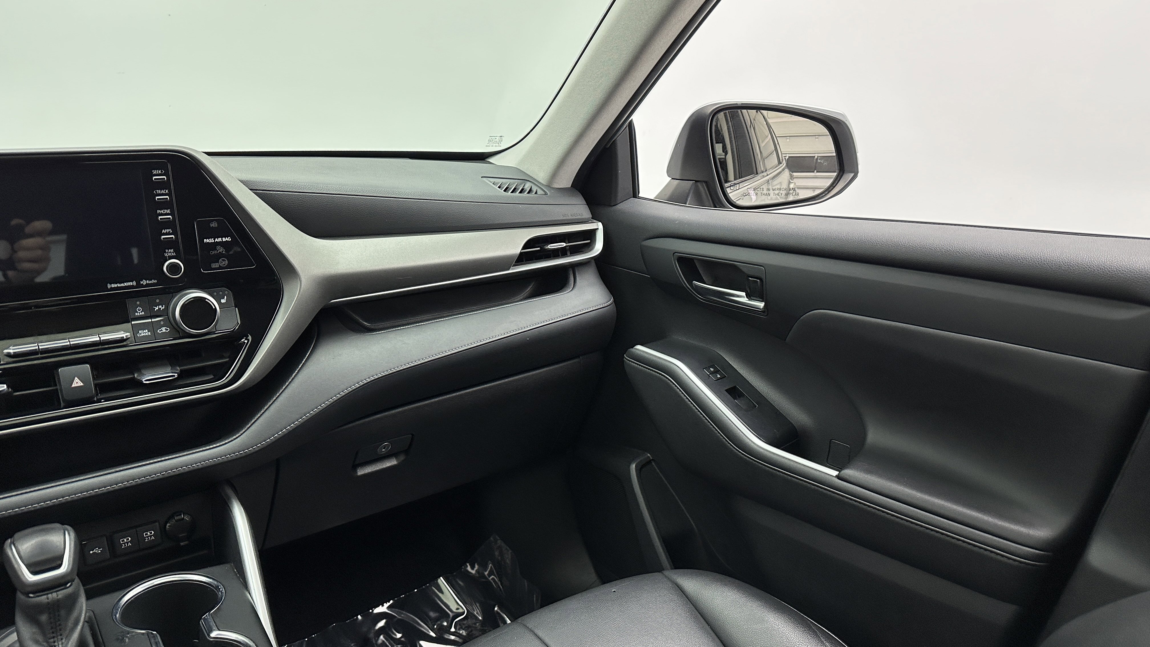 Used 2021 Toyota Highlander XLE image 29