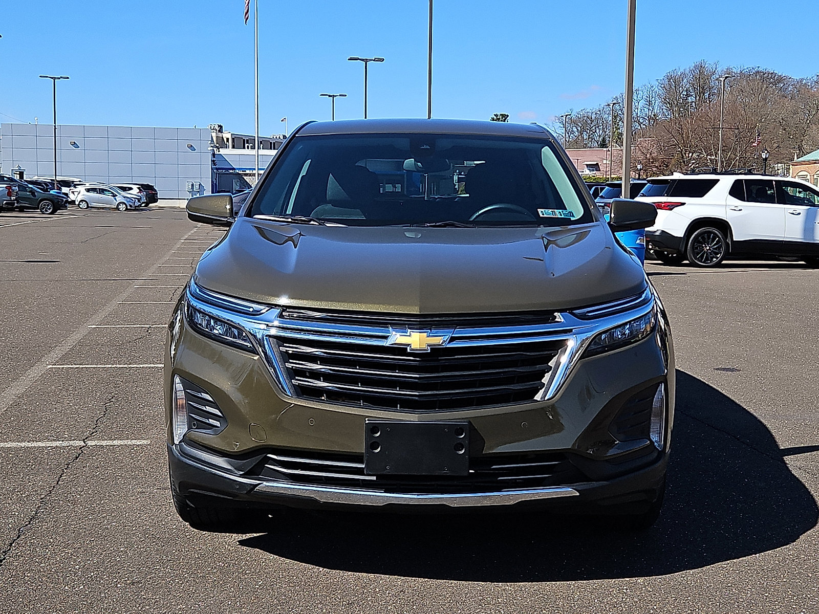 Used 2023 Chevrolet Equinox LT image 2