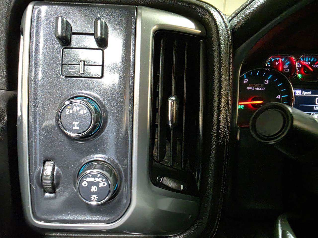 Used 2019 Chevrolet Silverado 2500 LTZ w/ Duramax Plus Package image 40