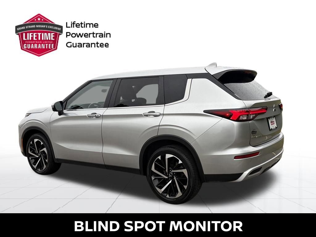 Used 2024 Mitsubishi Outlander SE image 4