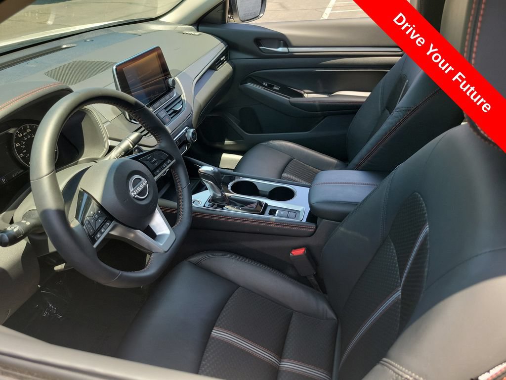 Used 2025 Nissan Altima 2.5 SR AWD/4WD image 3