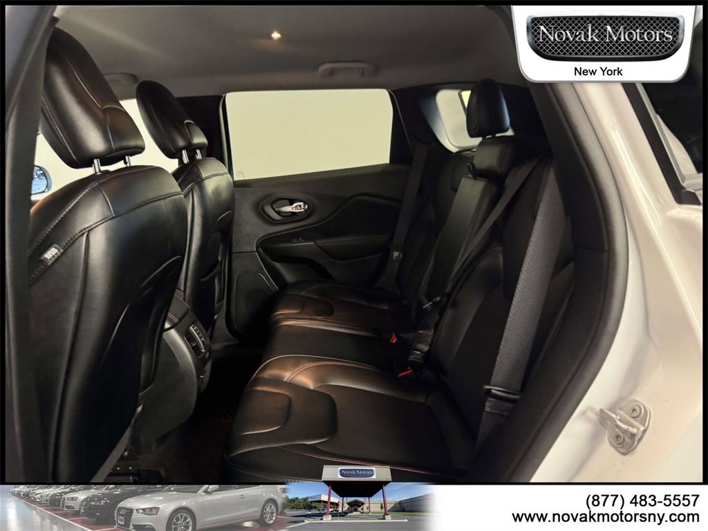 Used 2022 Jeep Cherokee Trailhawk image 11