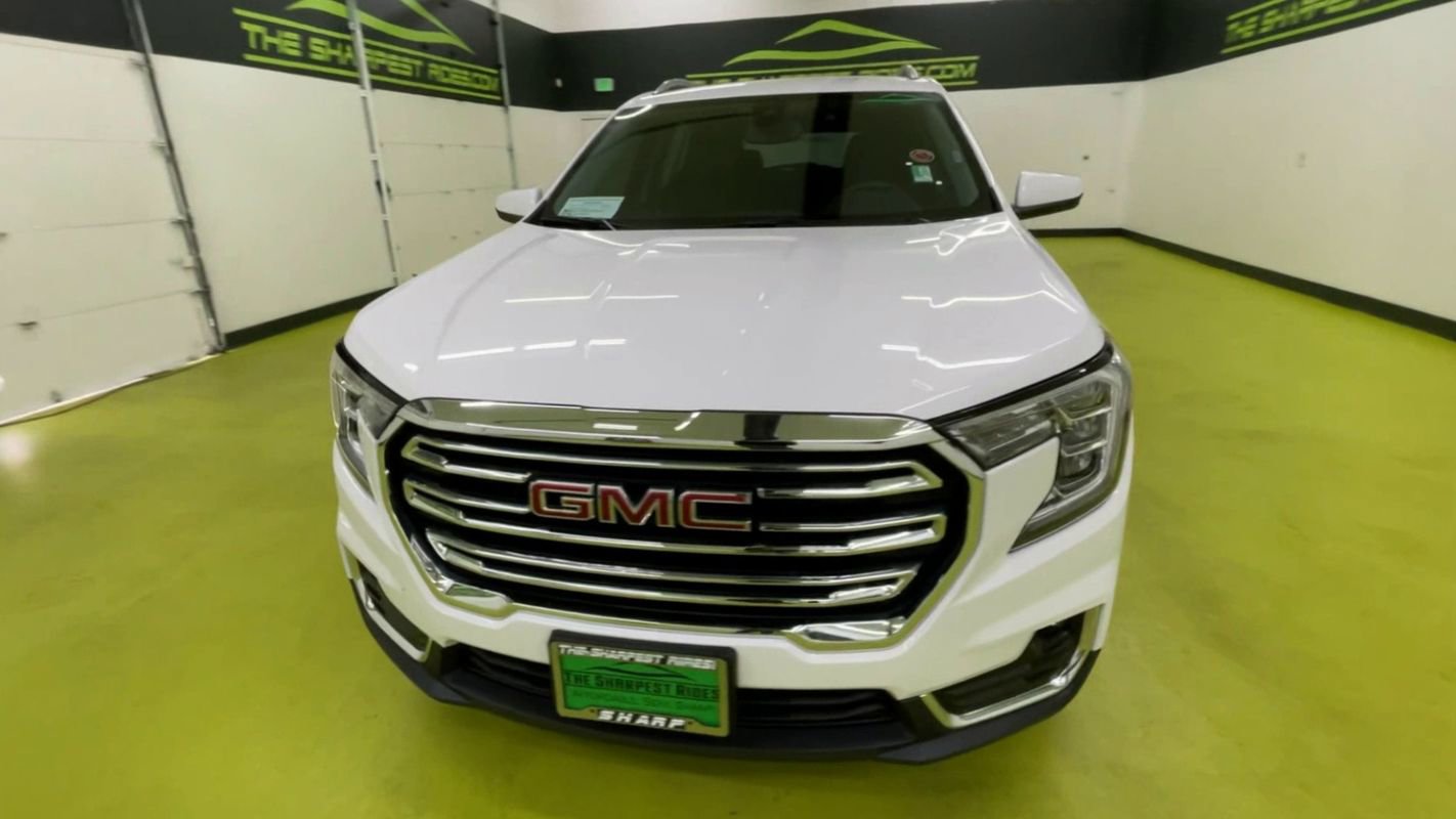 Used 2023 GMC Terrain SLT image 3