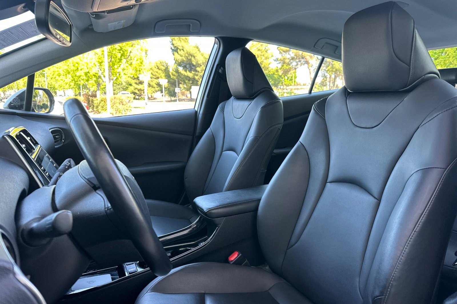 Used 2020 Toyota Prius XLE image 4