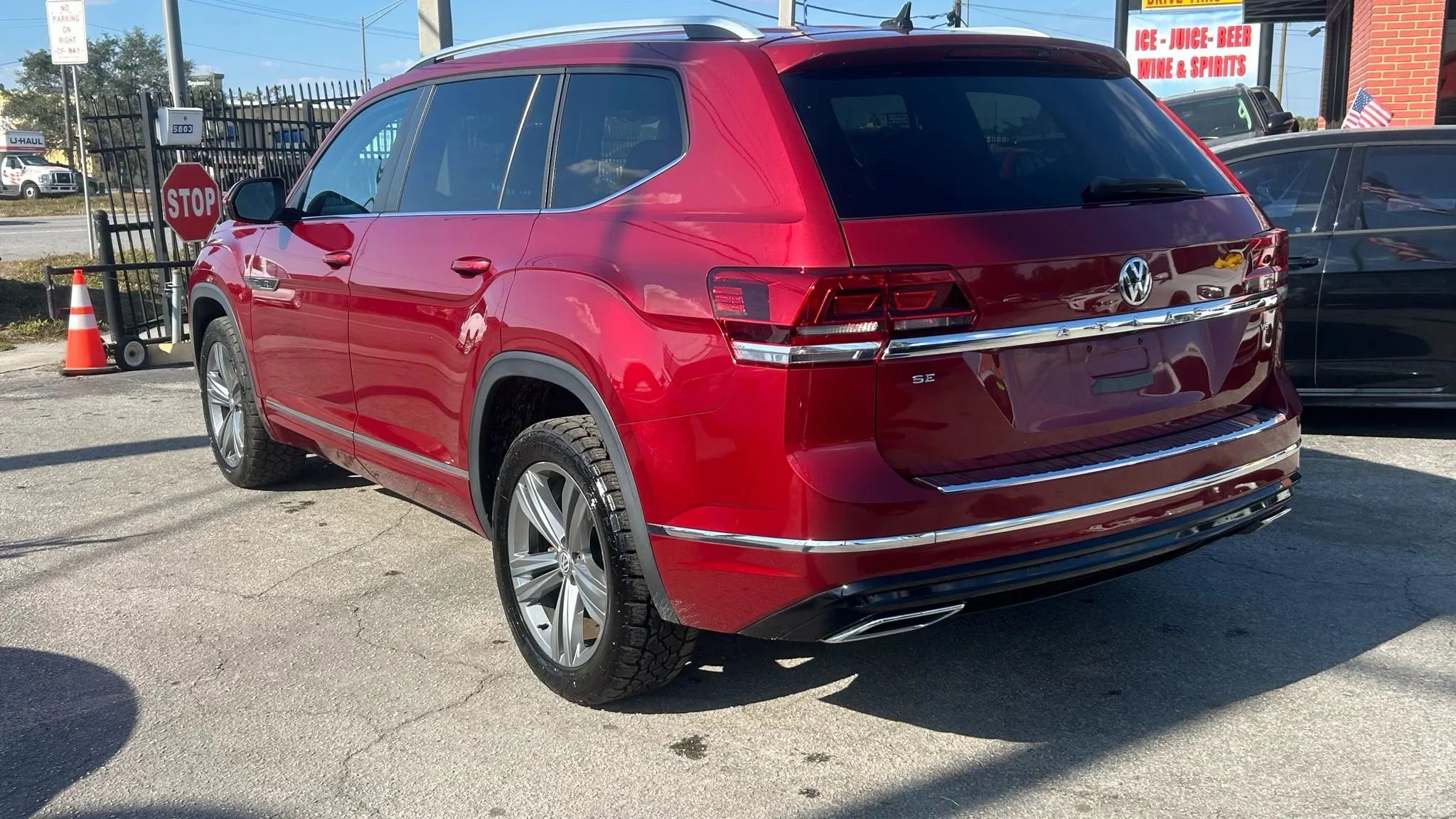 Used 2018 Volkswagen Atlas SE w/ R-Line Package image 6