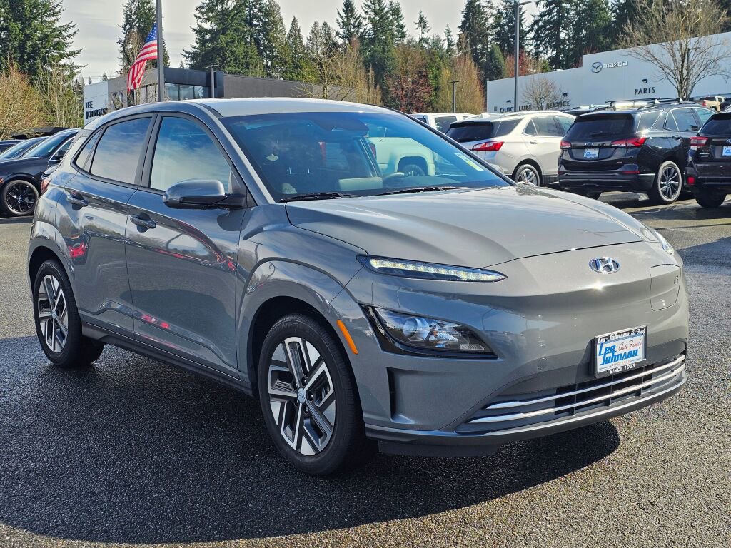 Used 2023 Hyundai Kona SE image 3
