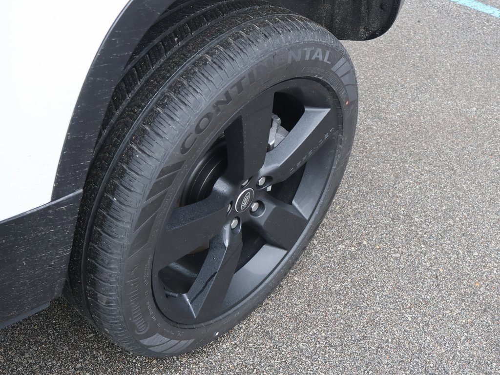 New 2025 Land Rover Defender 90 X-Dynamic SE image 44