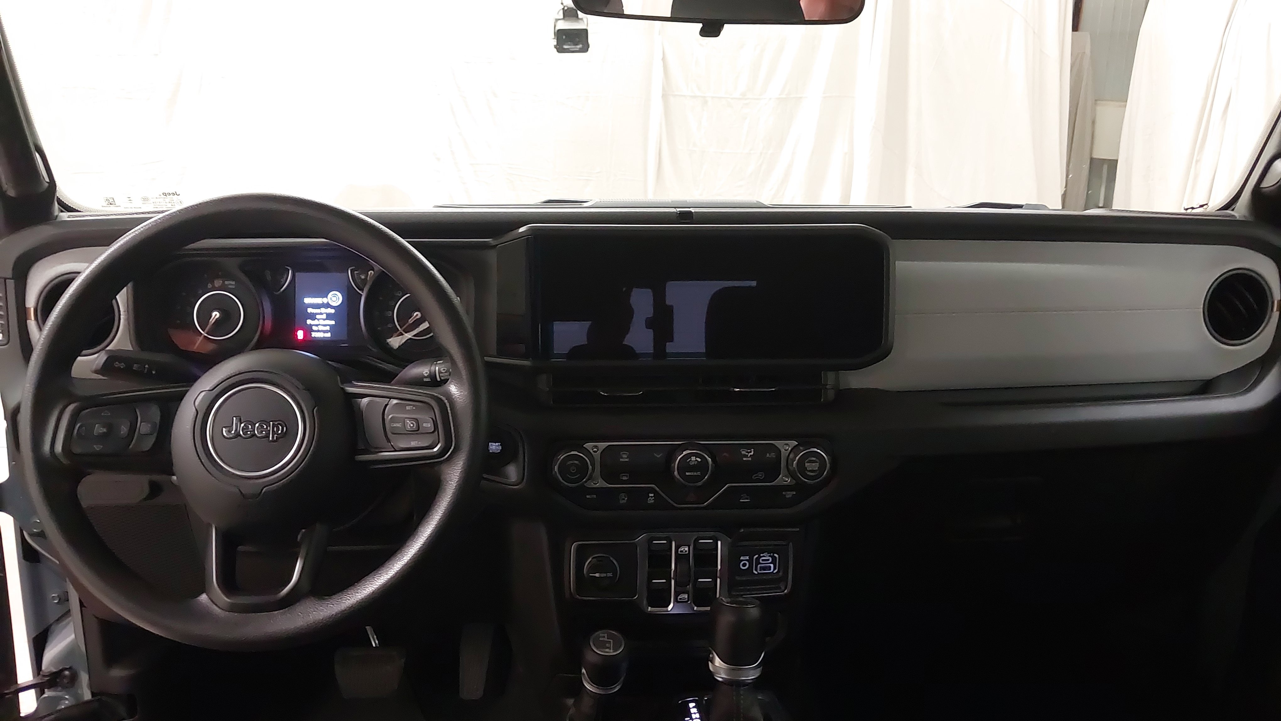 Used 2025 Jeep Gladiator Sport AWD/4WD image 25