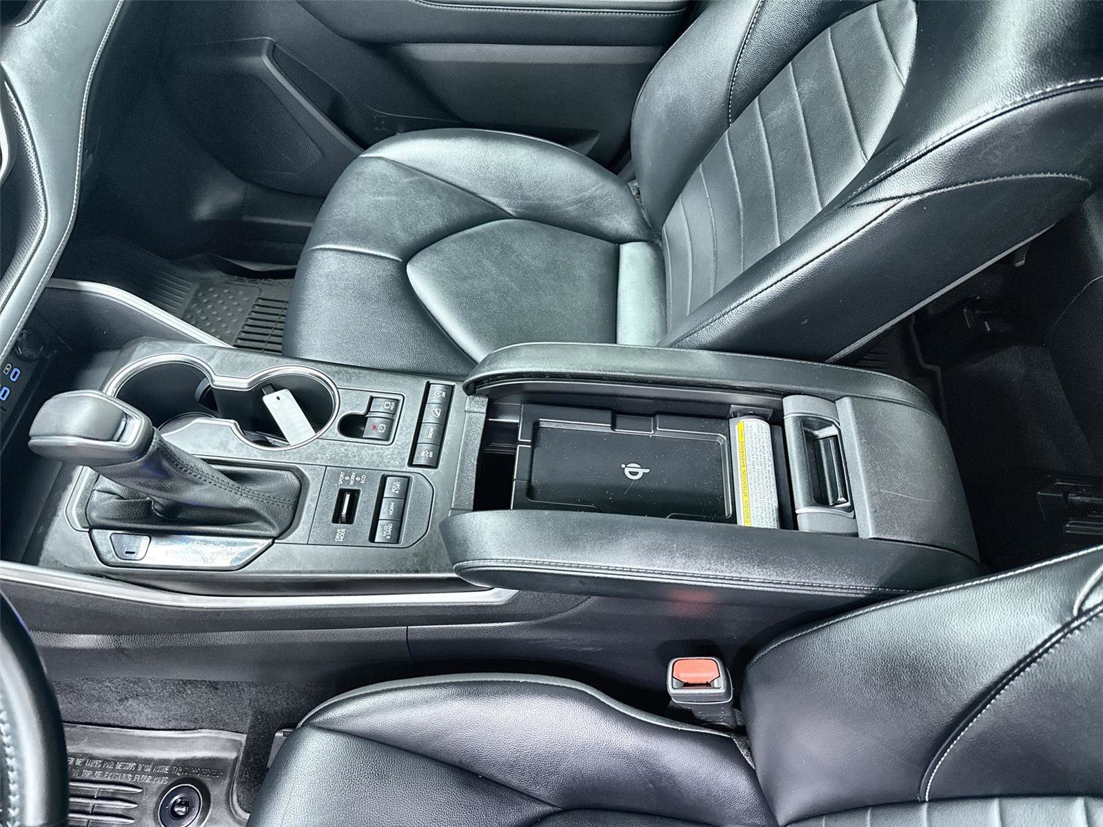 Used 2022 Toyota Highlander XLE AWD/4WD image 18