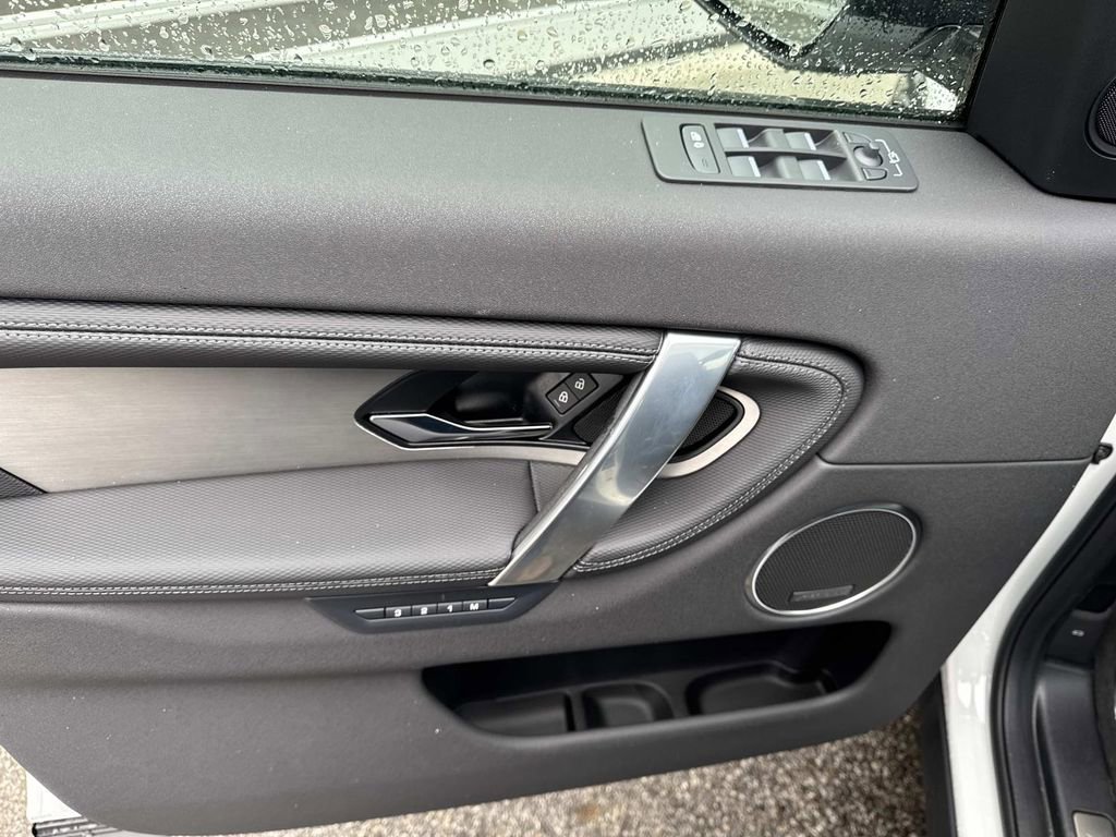 New 2026 Land Rover Discovery Sport Landmark image 16