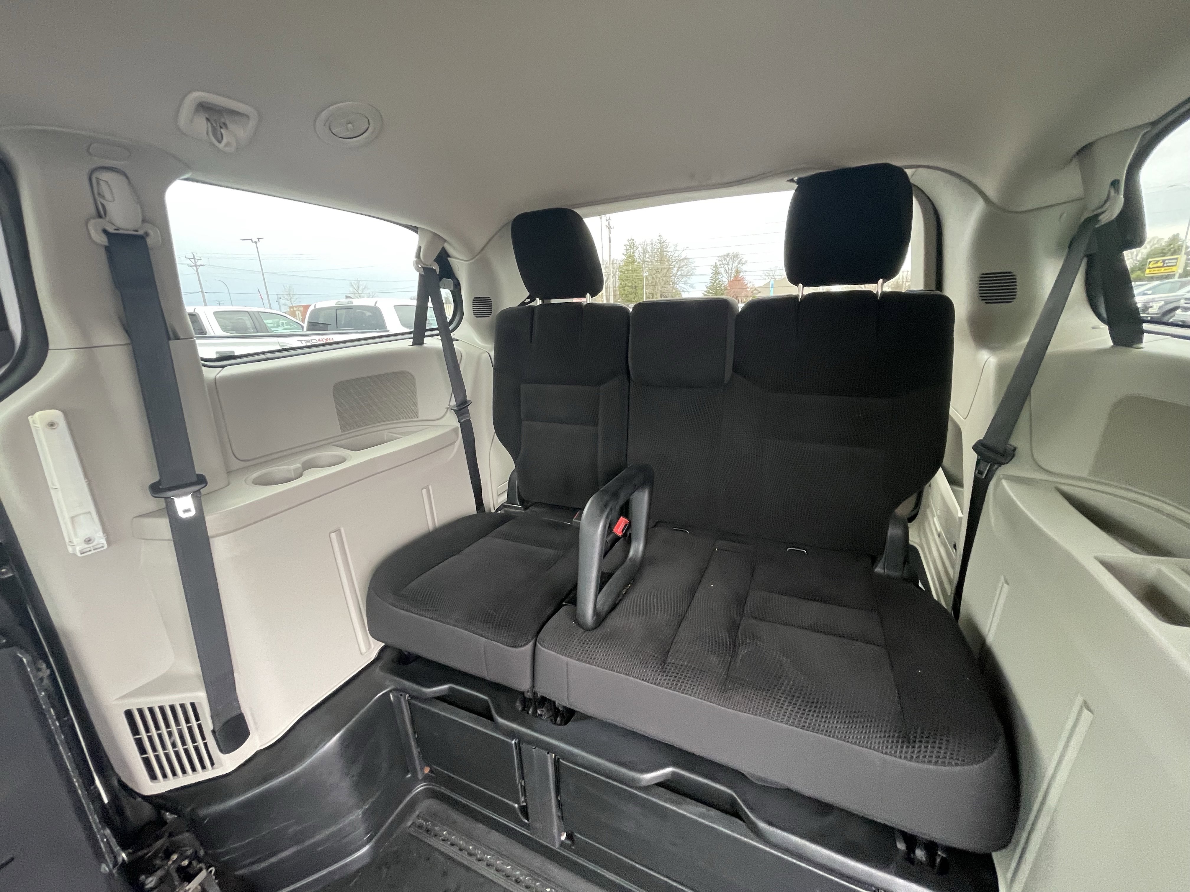 Used 2019 Dodge Grand Caravan SE FWD image 24