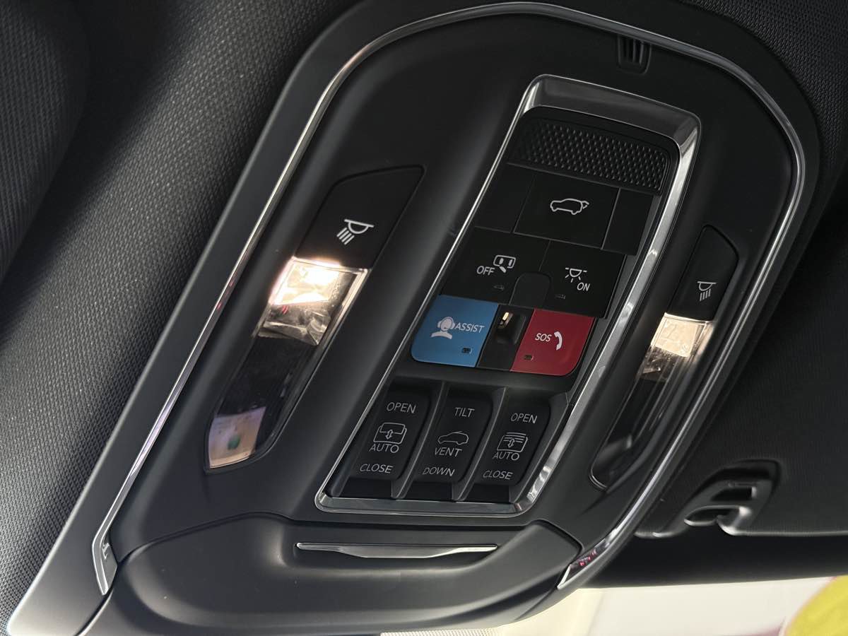 Used 2025 Jeep Wagoneer L Series III w/ Premium Group I AWD/4WD image 62