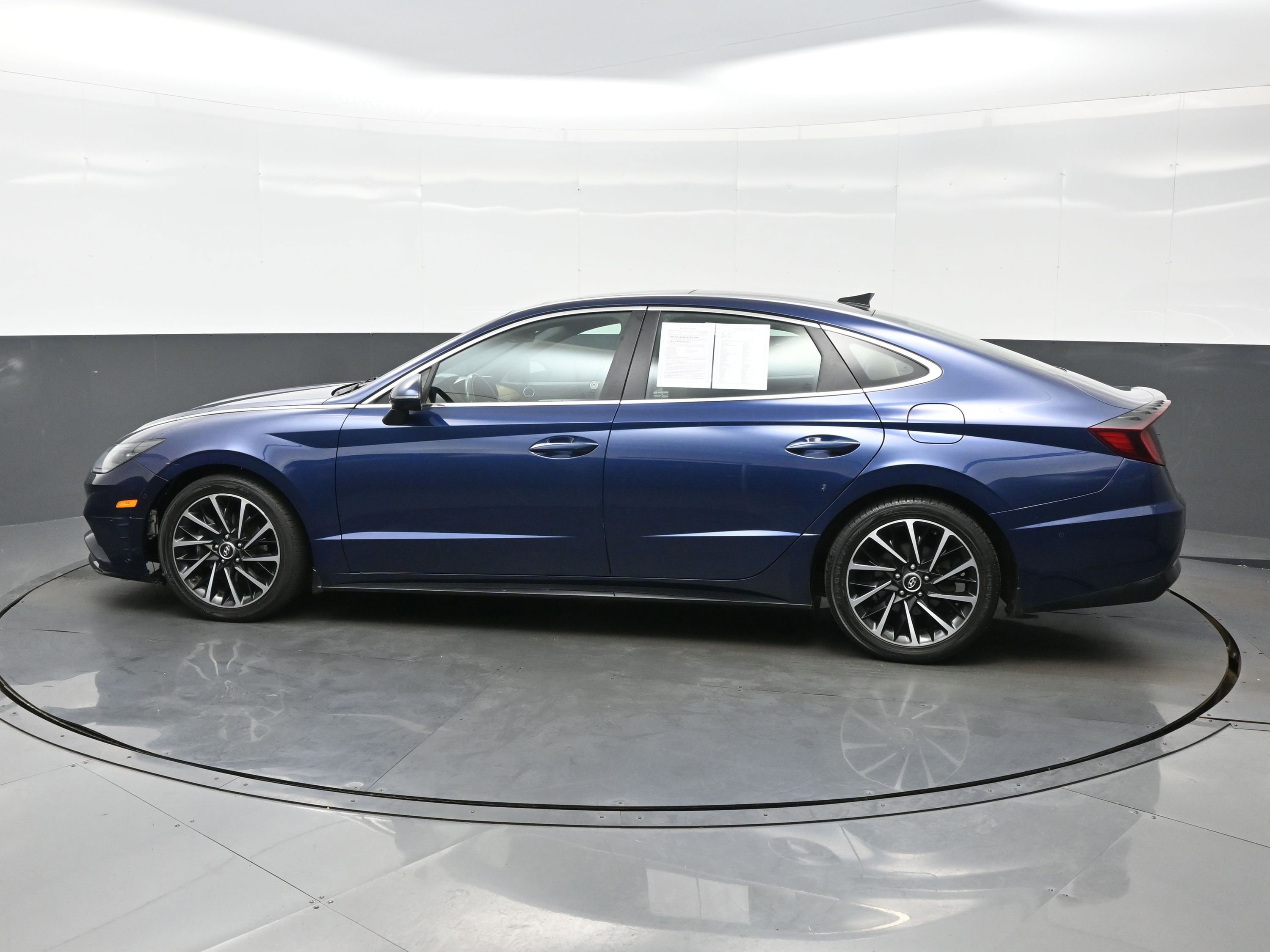 Used 2021 Hyundai Sonata Limited w/ Winter Weather Package FWD image 3
