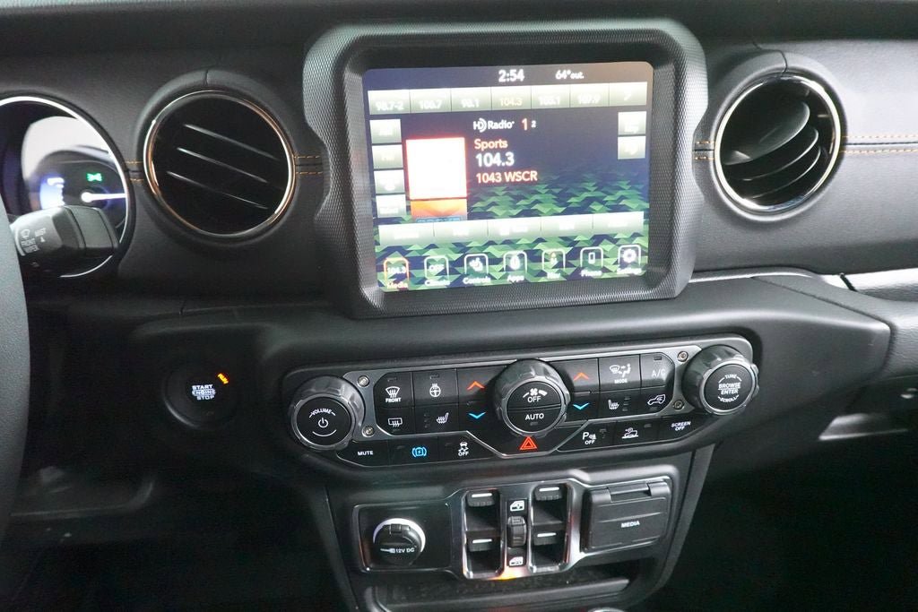 Used 2023 Jeep Wrangler Unlimited Sahara AWD/4WD image 15