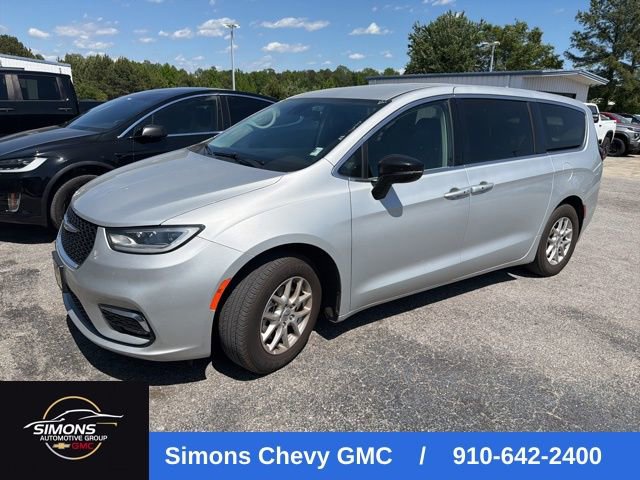 Used 2024 Chrysler Pacifica Touring-L FWD image 1