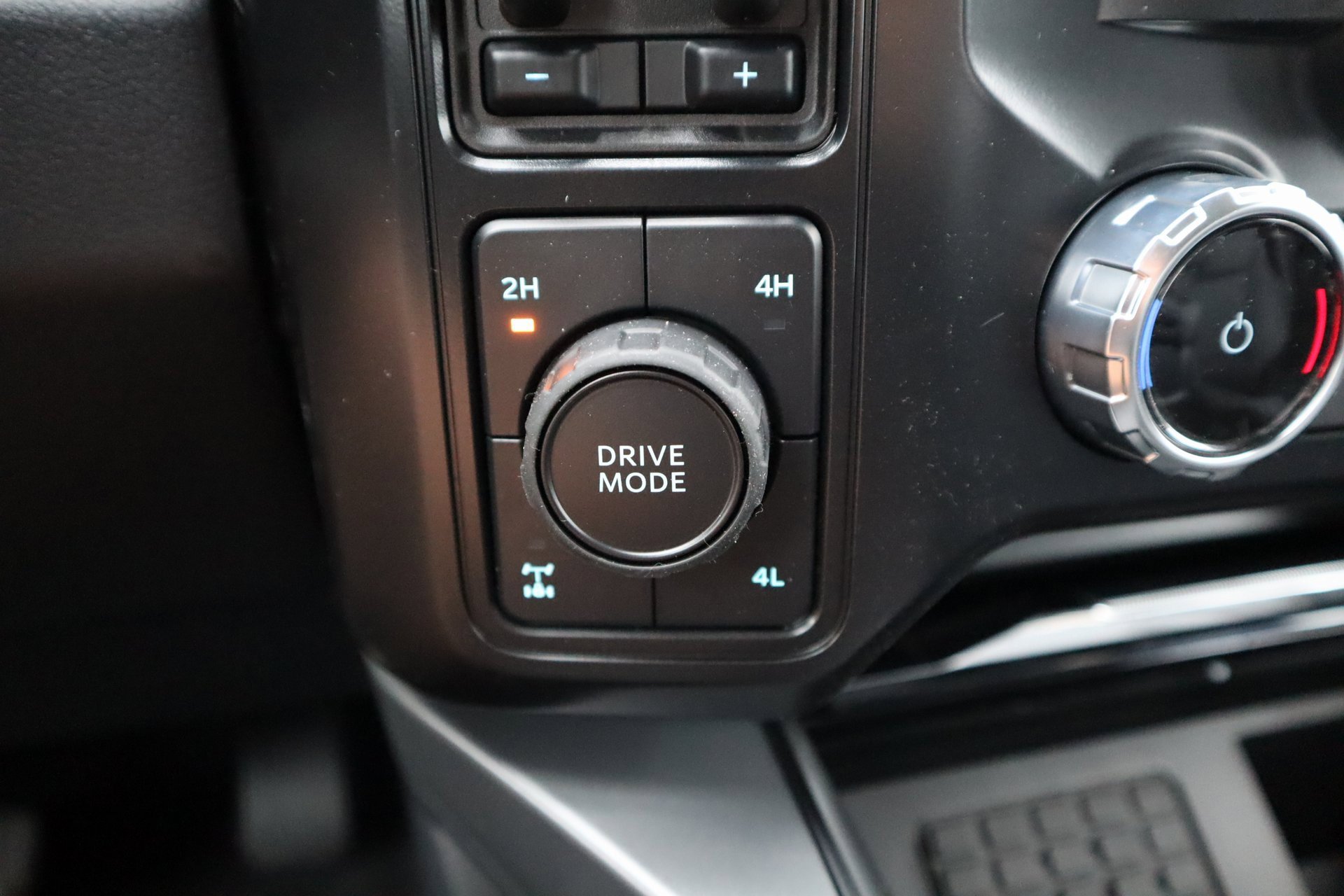 New 2026 Ford F350 Lariat w/ Black Appearance Package image 9