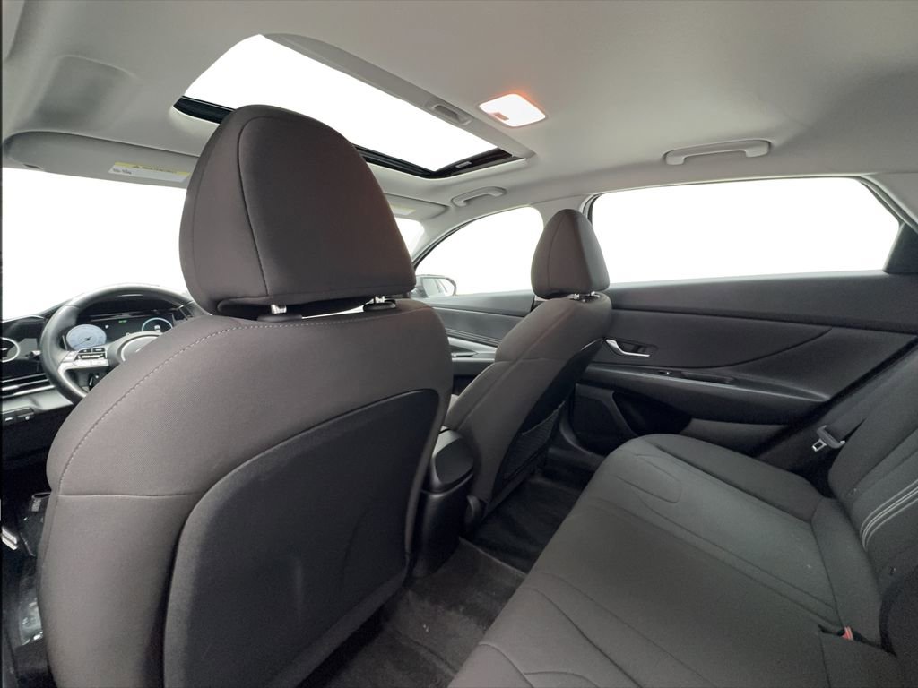 Used 2022 Hyundai Elantra SEL w/ Convenience + Premium Package FWD image 23