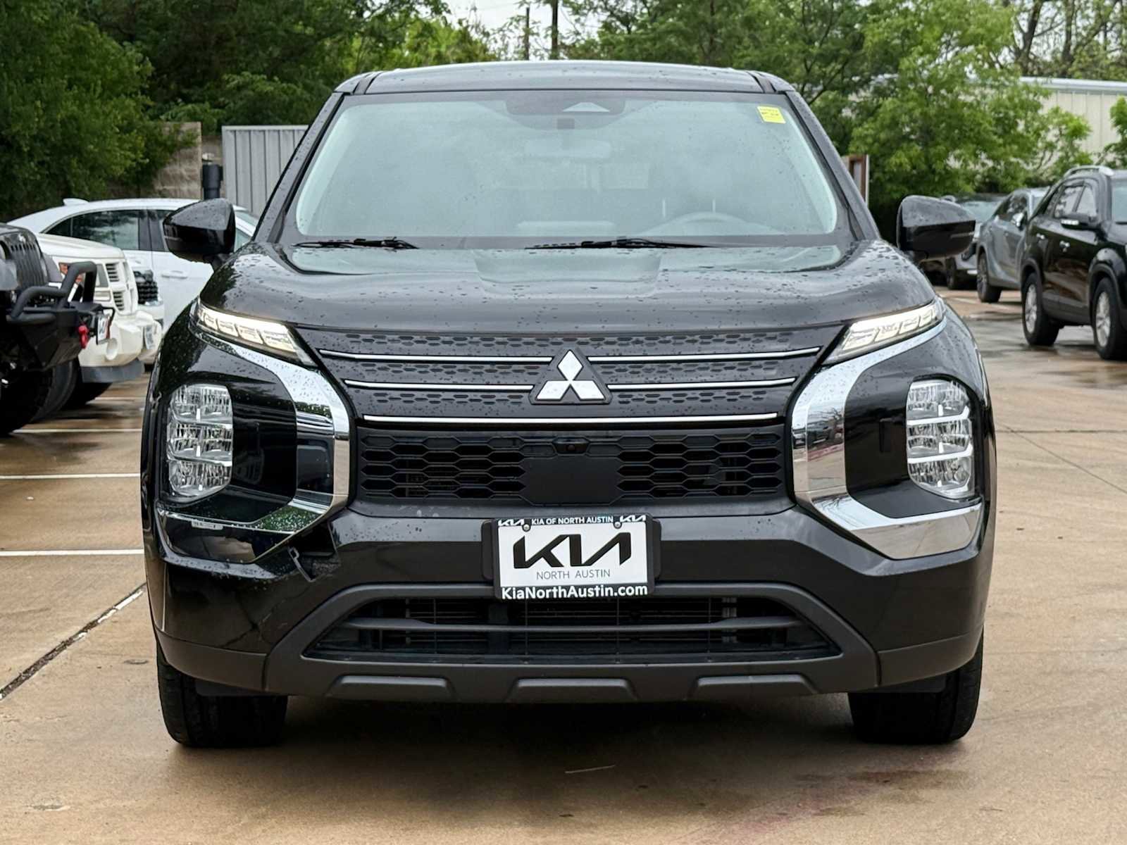 Used 2022 Mitsubishi Outlander ES image 3
