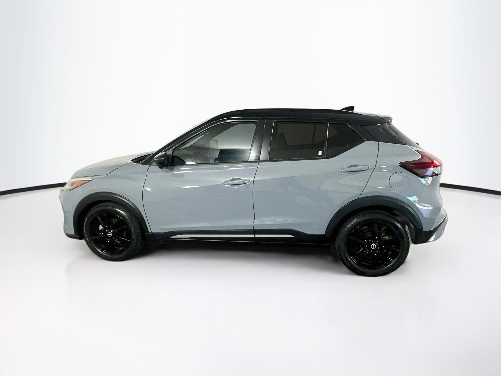 Used 2023 Nissan Kicks SR FWD image 4
