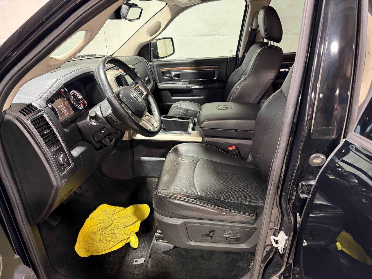 Used 2015 RAM 1500 Laramie w/ Convenience Group AWD/4WD image 23