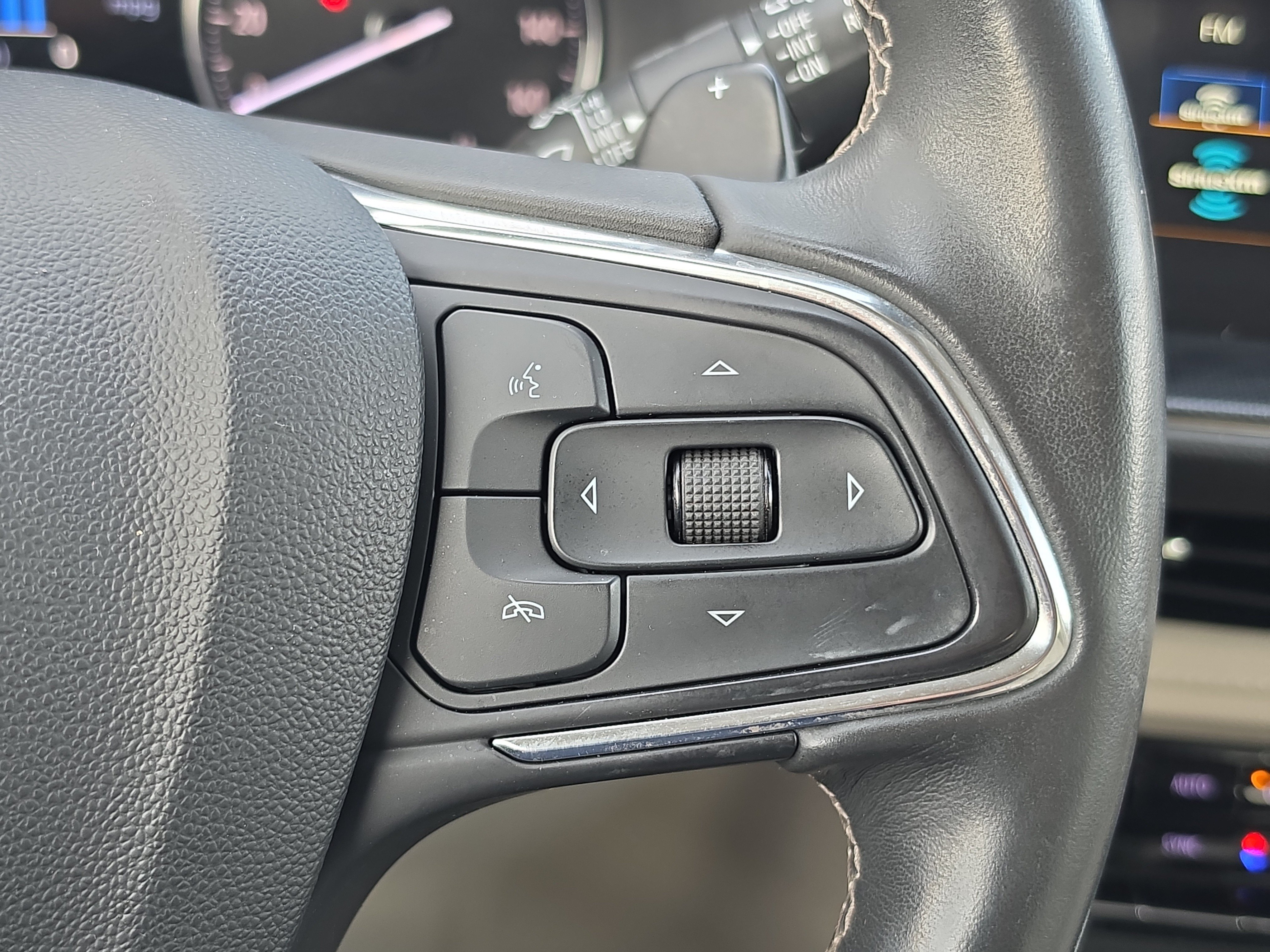 Used 2022 Buick Envision Essence w/ Safety Package FWD image 21