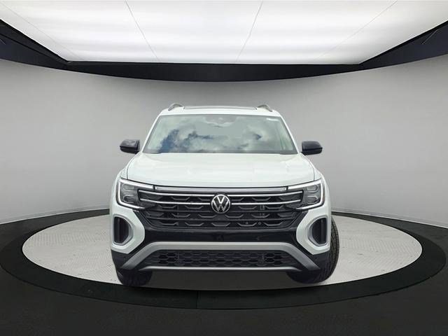 New 2026 Volkswagen Atlas Peak Edition AWD/4WD image 2