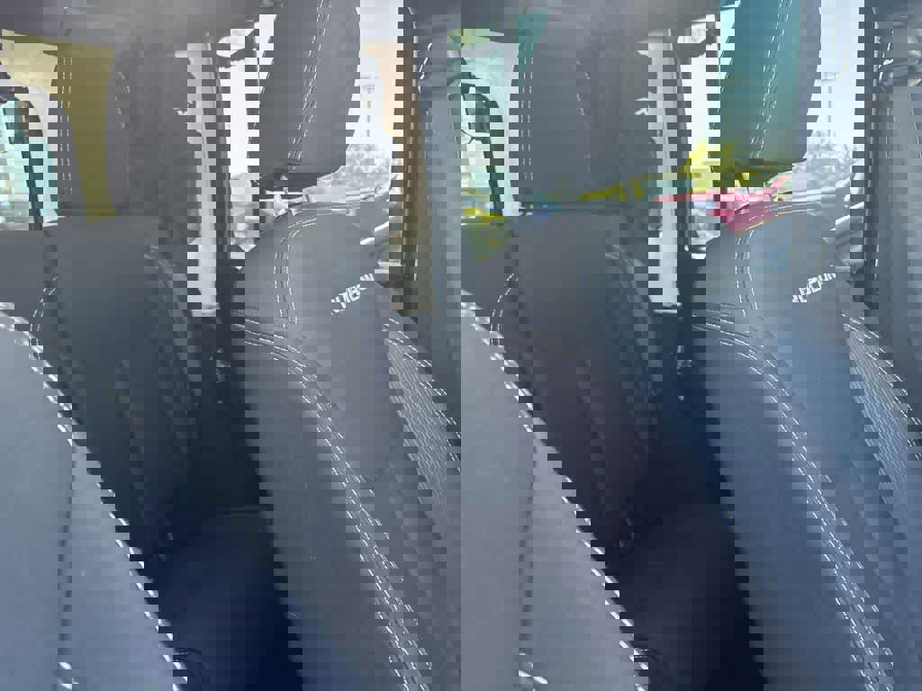 Used 2015 Jeep Wrangler Unlimited Rubicon w/ Max Tow Package image 7