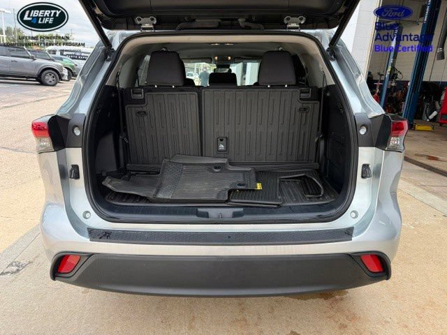 Used 2023 Toyota Highlander LE FWD image 38