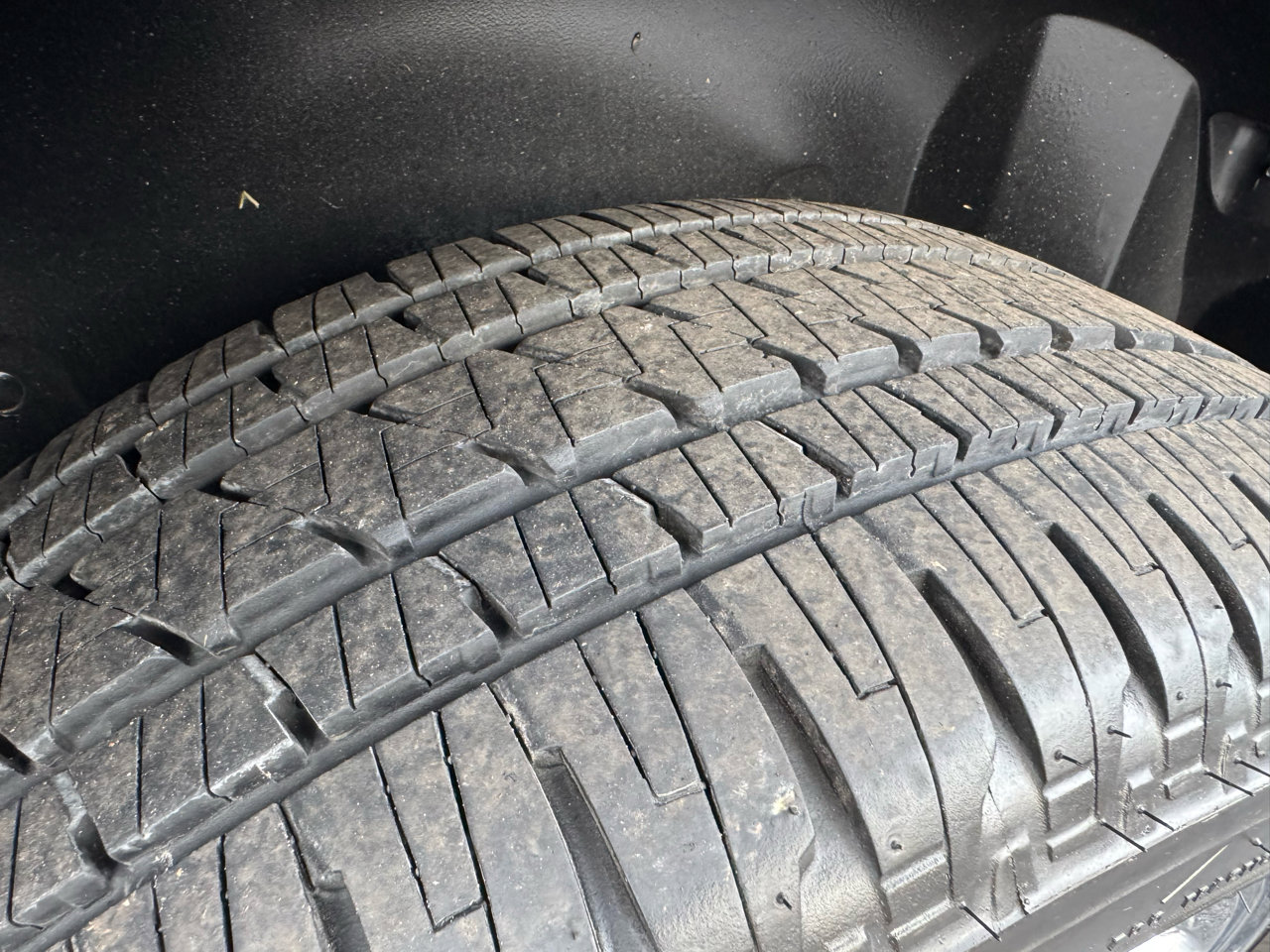 Used 2011 GMC Yukon XL Denali image 11