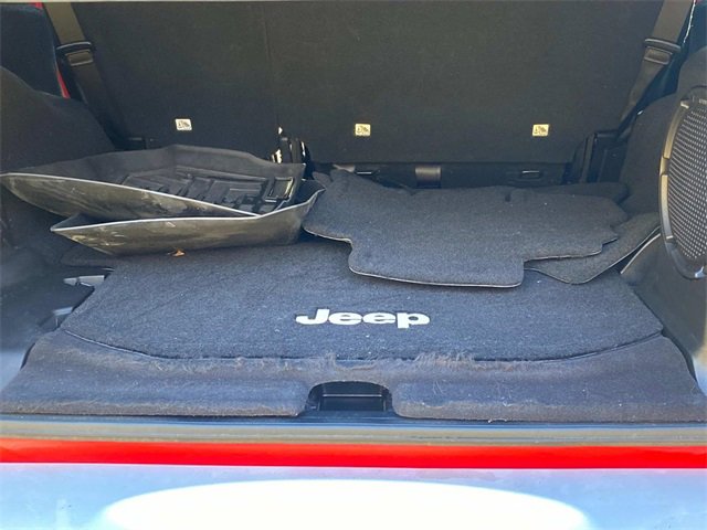 Used 2013 Jeep Wrangler Unlimited Sahara image 28