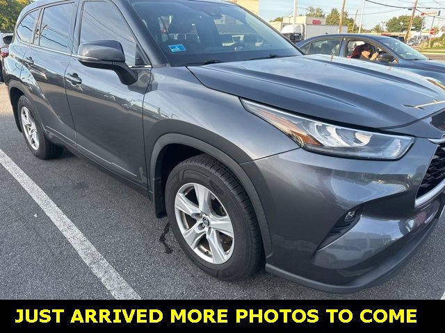 Used 2020 Toyota Highlander LE image 1