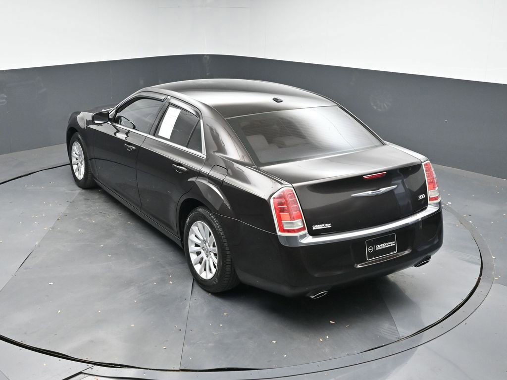 Used 2013 Chrysler 300 Base image 35