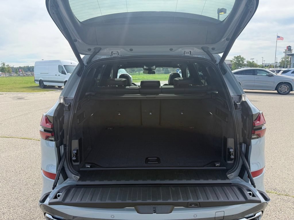 Used 2024 BMW X5 xDrive40i w/ M Sport Package AWD/4WD image 11