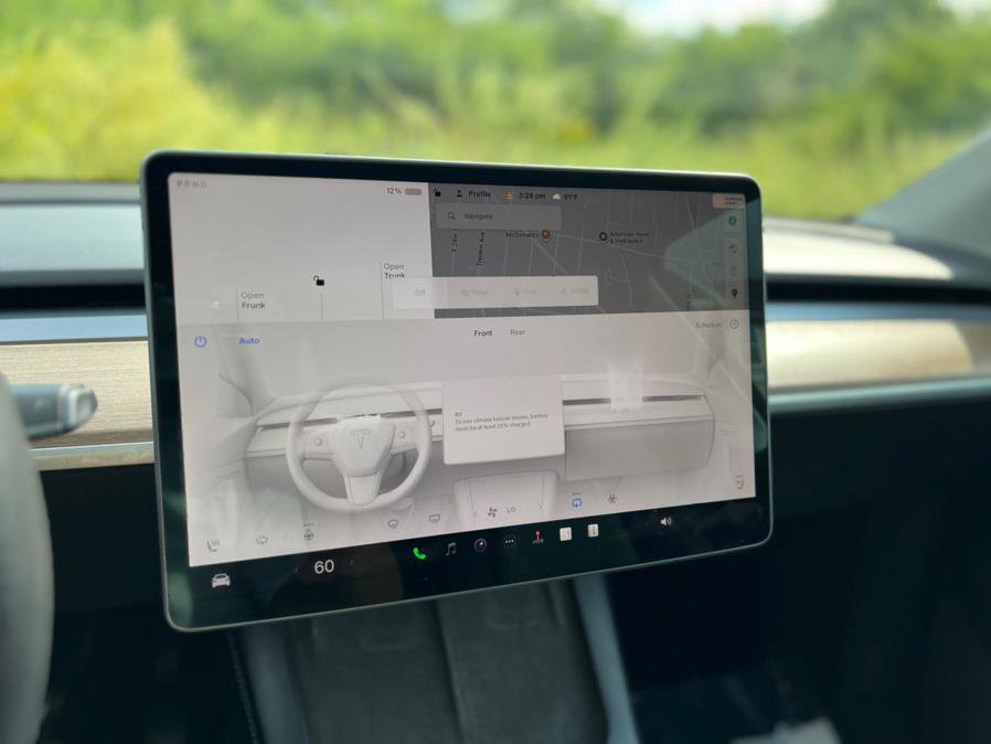 Used 2022 Tesla Model Y Long Range image 27