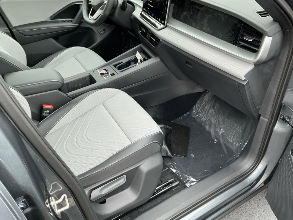 New 2026 Volkswagen Tiguan SE R-Line AWD/4WD image 27