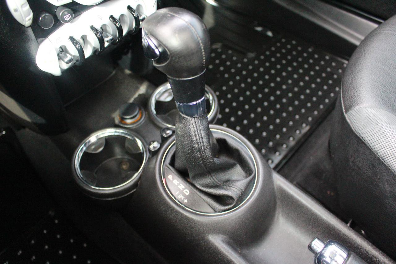 Used 2010 MINI Cooper Hardtop image 24