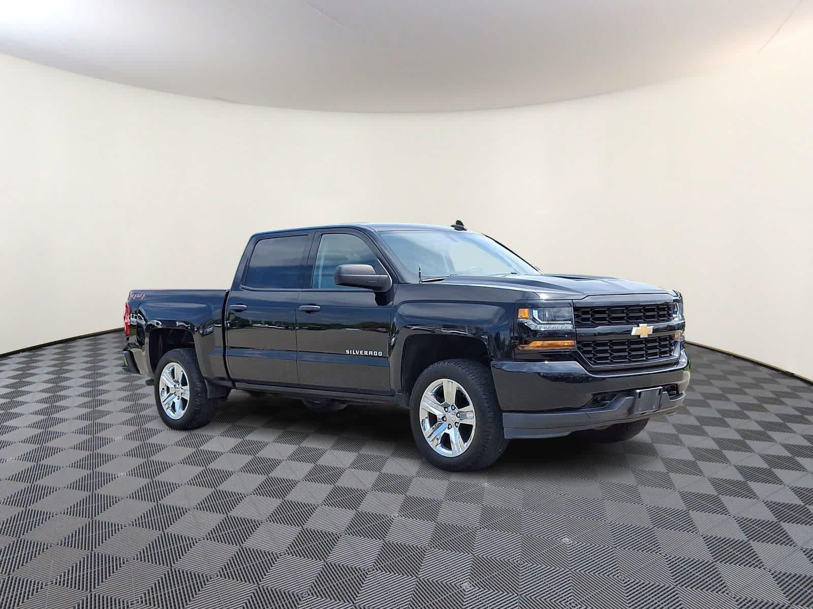 Used 2018 Chevrolet Silverado 1500 Custom w/ Custom Value Package AWD/4WD image 4