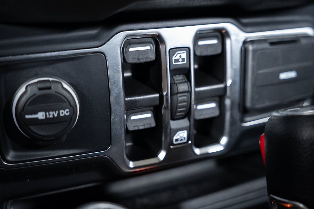 Used 2024 Jeep Wrangler Unlimited Sport AWD/4WD image 36