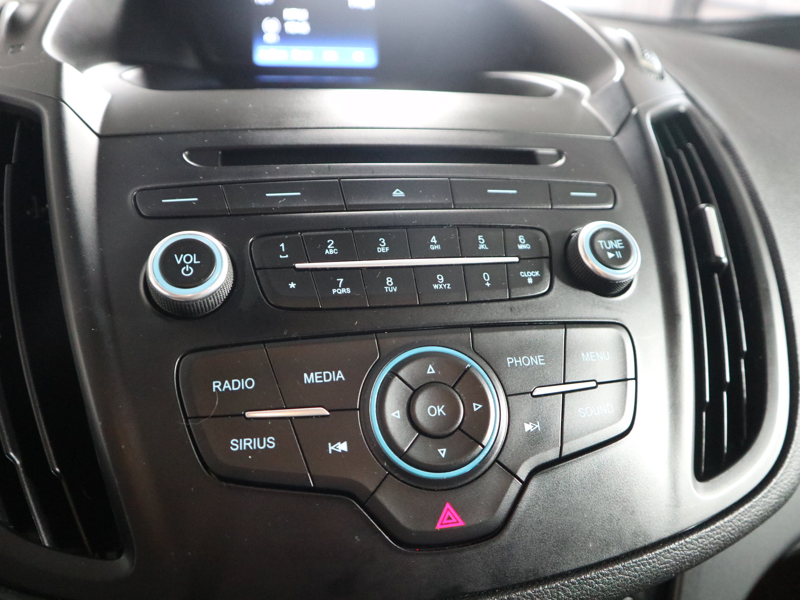Used 2017 Ford Escape SE w/ SE Cold Weather Package AWD/4WD image 32