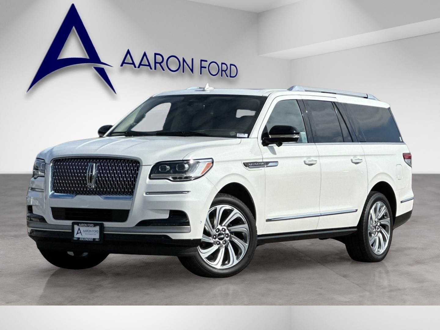 Used 2024 Lincoln Navigator L Reserve AWD/4WD image 2
