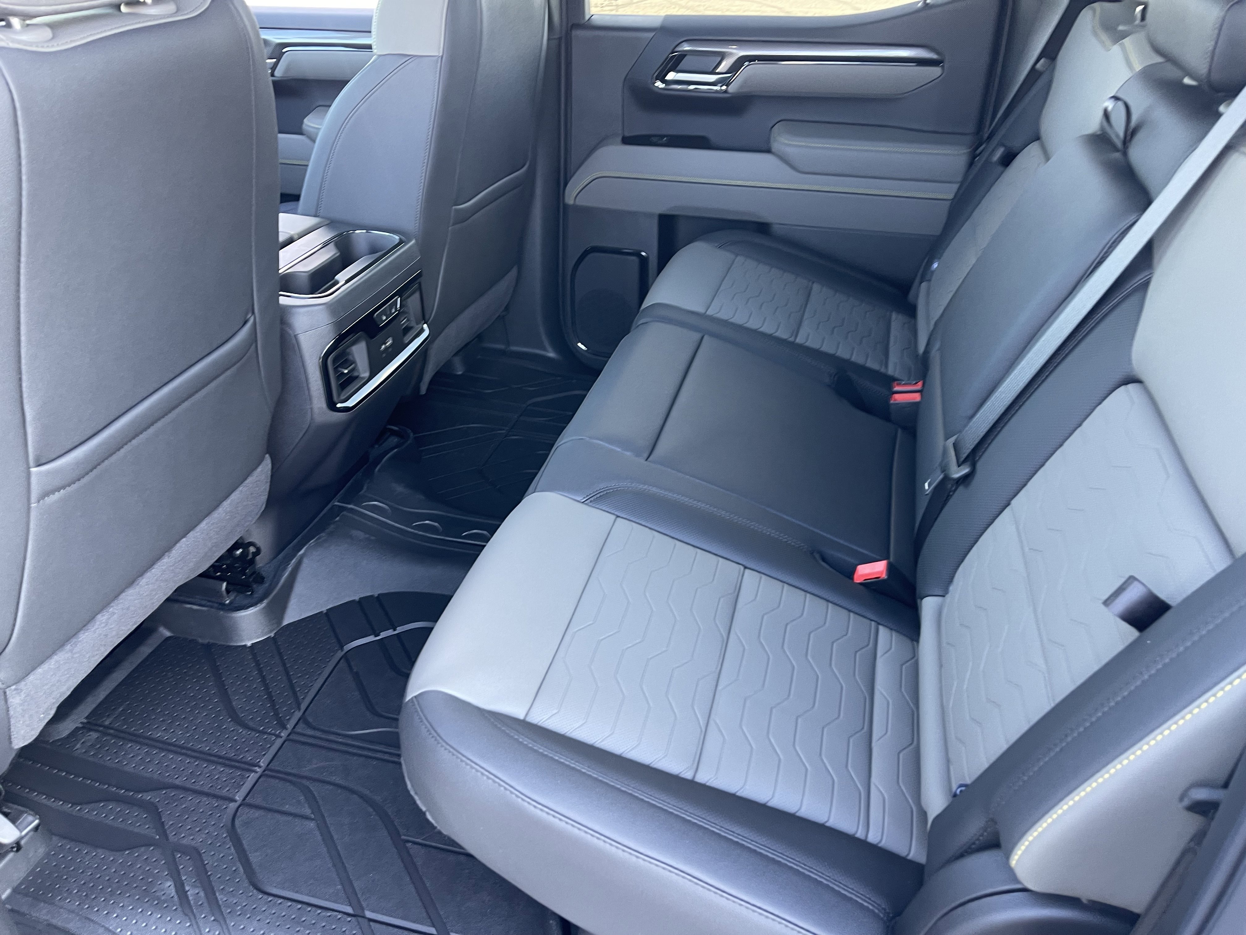 New 2026 Chevrolet Silverado 1500 ZR2 image 17