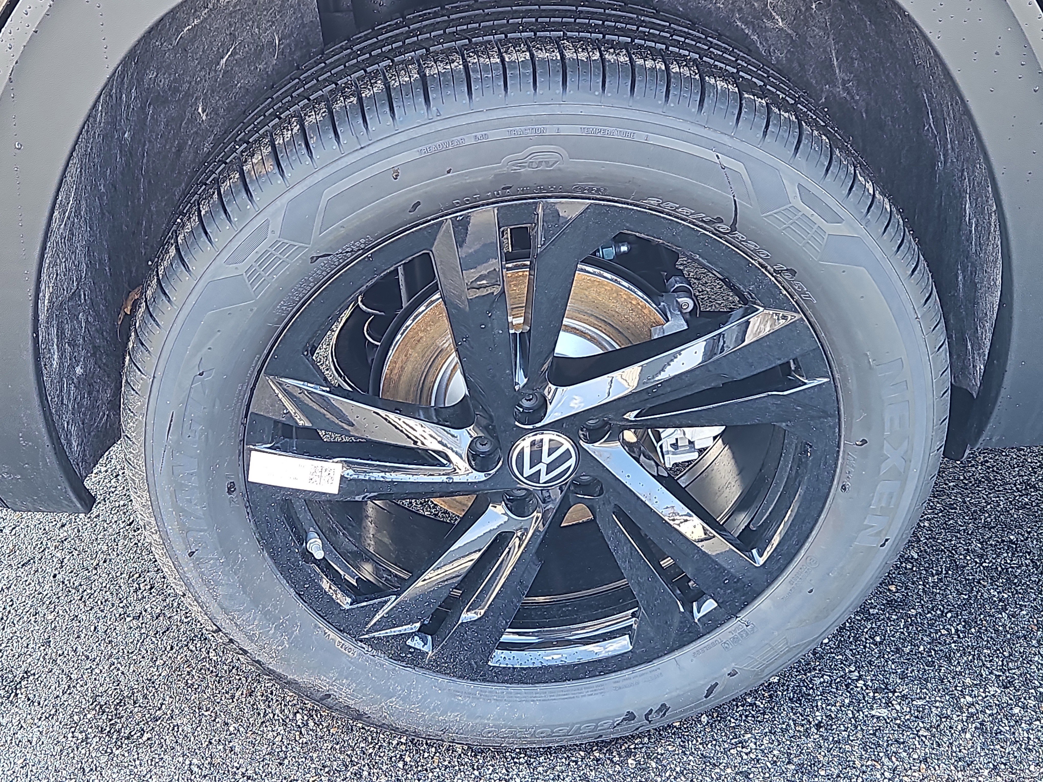 New 2026 Volkswagen Atlas Cross Sport SEL R-Line image 3