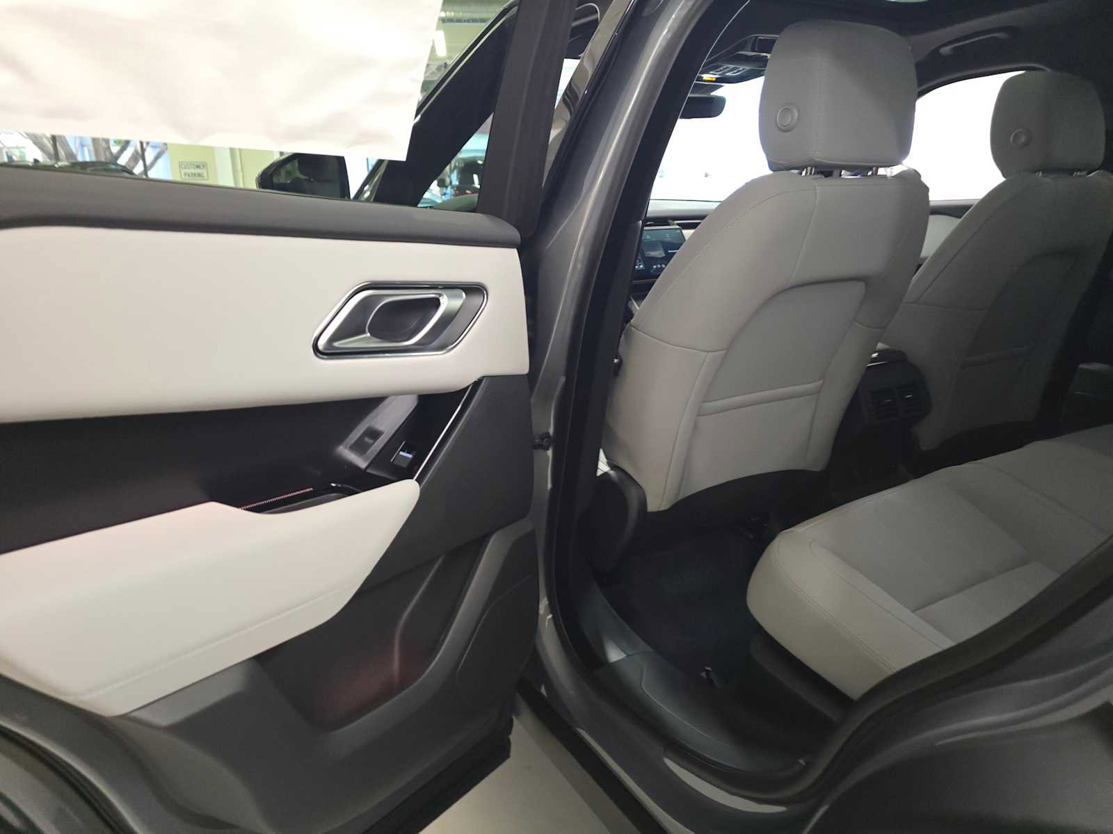New 2026 Land Rover Range Rover Velar Dynamic SE image 15