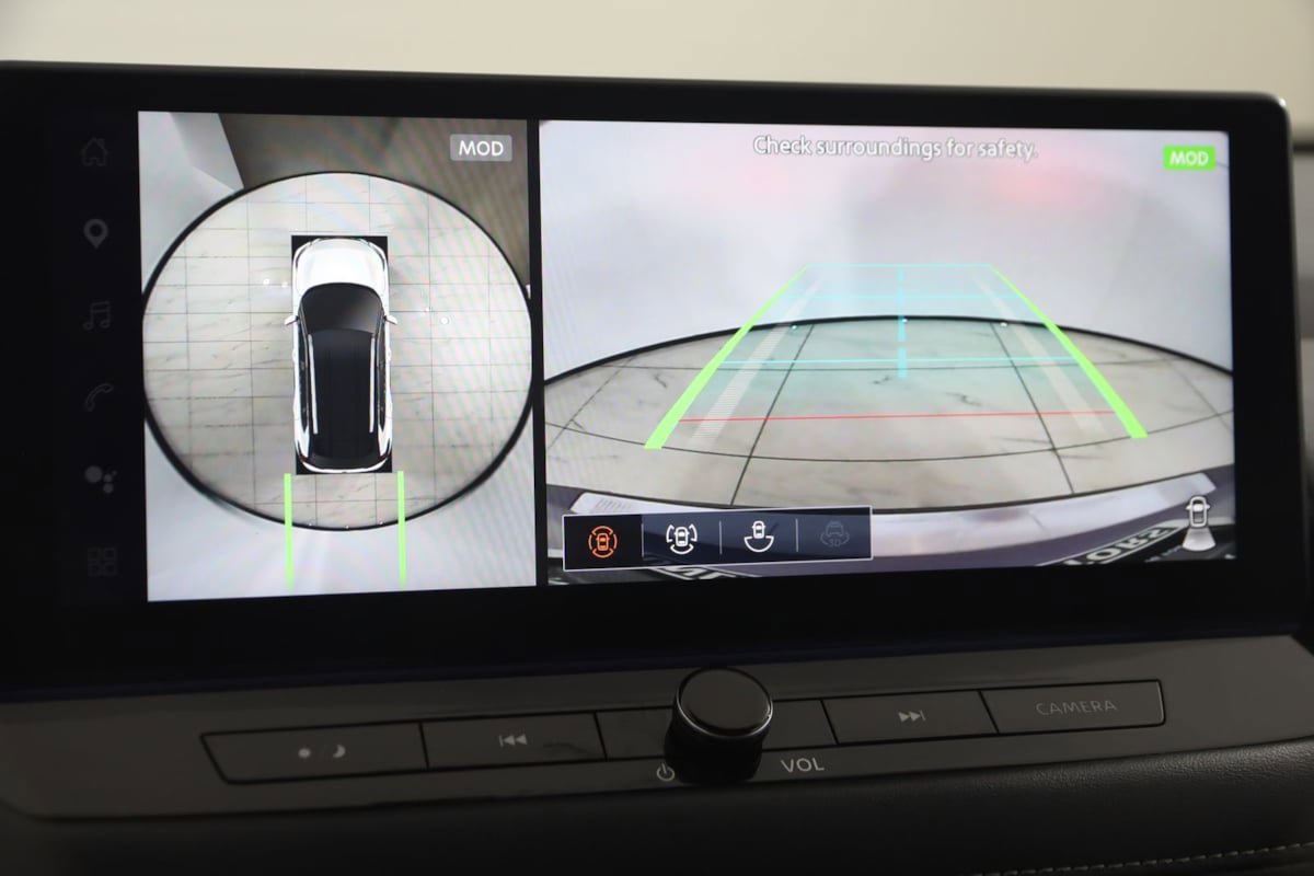 Used 2025 Nissan Rogue SL w/ Tech Package FWD image 10